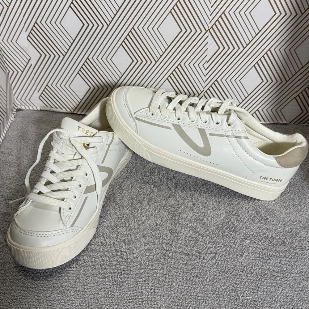 Tretorn Sneakers women‎ size 6.5 with Gold Accents